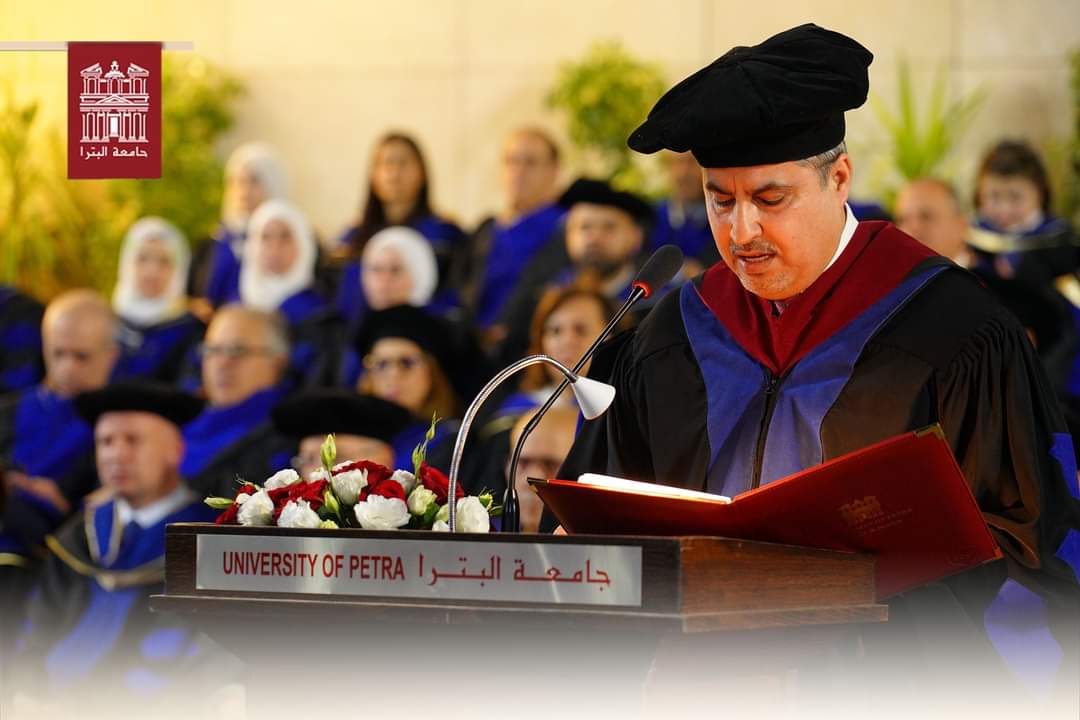 صورة حول : رئيس جامعة البترا يرعى حفل تخريج الفوج الثلاثين (فوج اليوبيل الفضي) ويشيد بتميز الخريجين رئيس جامعة البترا يرعى حفل تخريج الفوج الثلاثين (فوج اليوبيل الفضي) ويشيد بتميز الخريجين