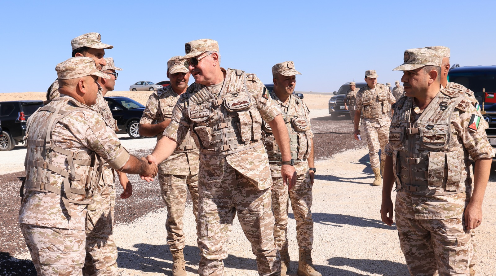 اللواء الركن الحنيطي يتابع اختبار عدد من الأسلحة المدرعة والمدفعية