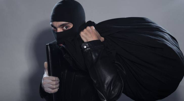 صورة حول : محكمة التمييز تصدق حكم السجن 10 سنوات بحق مُدان بسطو مسلح على بنك في الوحدات محكمة التمييز تصدق حكم السجن 10 سنوات بحق مُدان بسطو مسلح على بنك في الوحدات