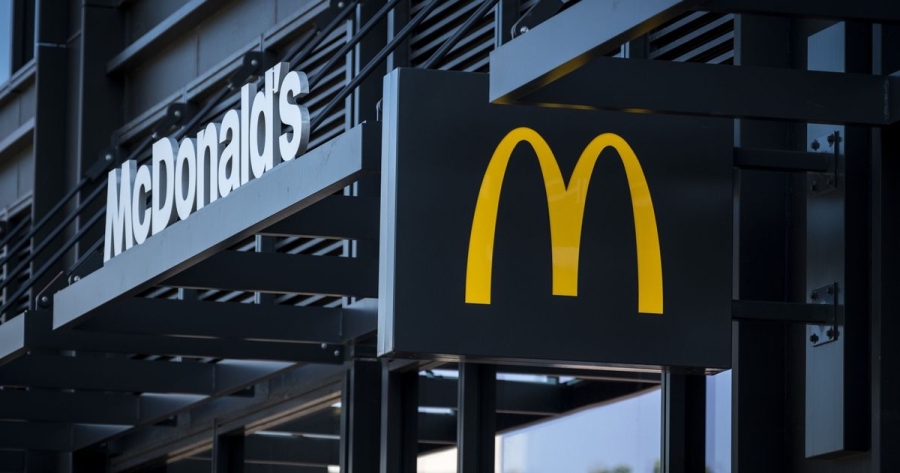 صورة حول : ماكدونالدز تسجل انخفاضاً في المبيعات العالمية بسبب تباطؤ زيارات العملاء وتداعيات سياسية وصحية ماكدونالدز تسجل انخفاضاً في المبيعات العالمية بسبب تباطؤ زيارات العملاء وتداعيات سياسية وصحية