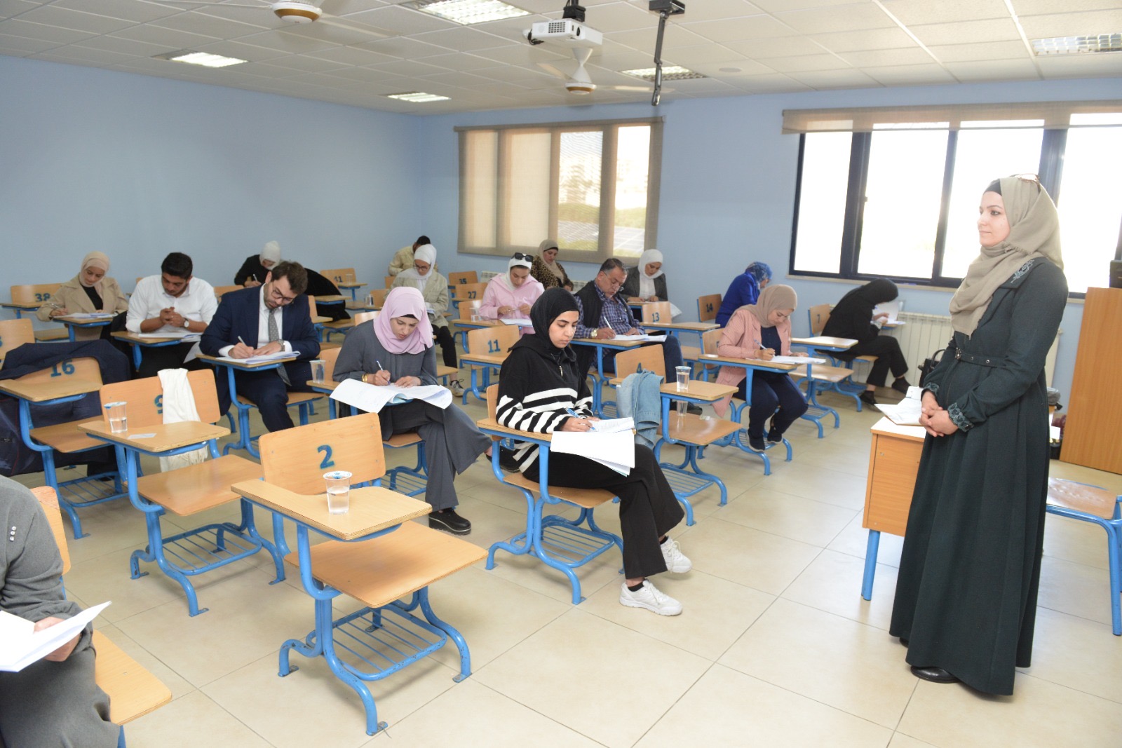 صورة حول : جامعة البترا تستضيف امتحان المزاولة التحريري لنقابة المحامين الأردنيين جامعة البترا تستضيف امتحان المزاولة التحريري لنقابة المحامين الأردنيين