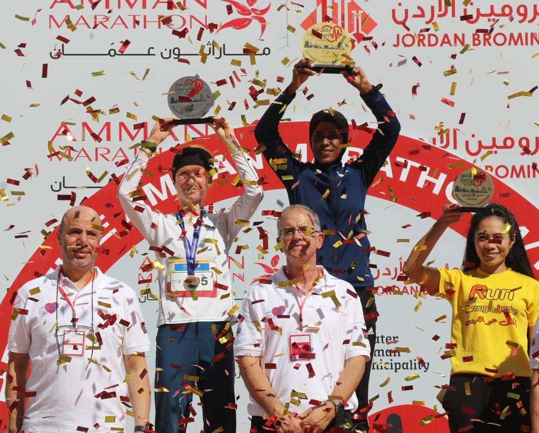 عداءو الأمن العام يحصدون الذهب في برومين ماراثون عمان الدولي