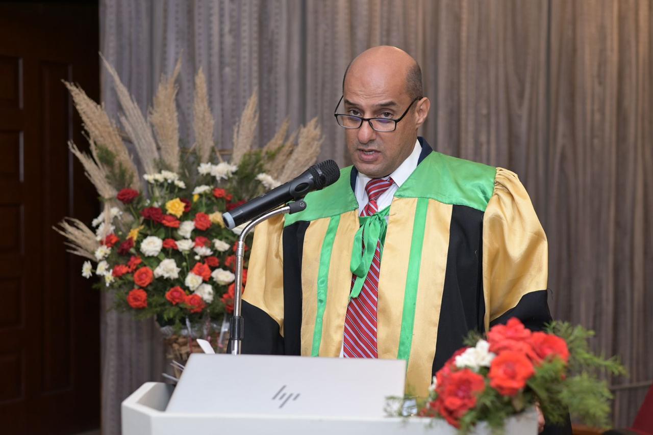 صورة حول : الخطيب يهنىء شقيقه يونس بشهادة الدكتوراه الخطيب يهنىء شقيقه يونس بشهادة الدكتوراه