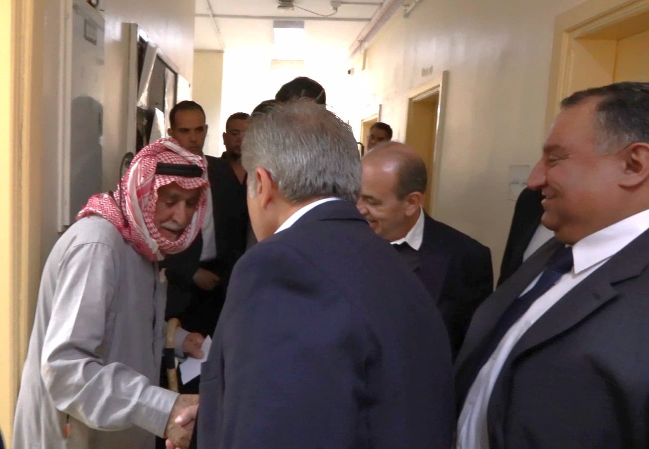 د حسان يلتقي مواطنين في ارحاب المفرق