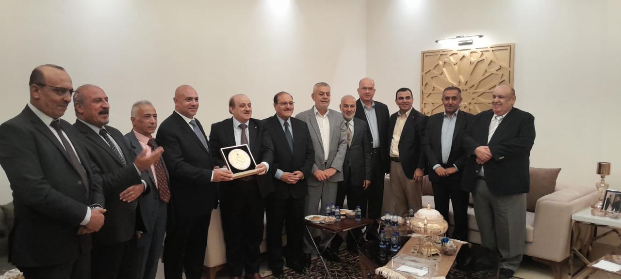 صورة حول : حزب البناء الوطني يكرم شخصيات وطنية تركت بصمات في مواقعها حزب البناء الوطني يكرم شخصيات وطنية تركت بصمات في مواقعها