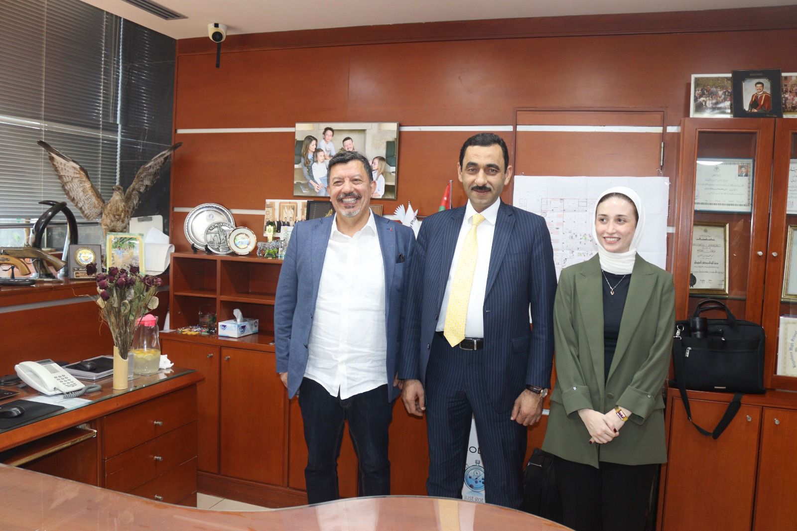 صورة حول : مدير عام مؤسسة الغذاء والدواء يتفقد خلال جولة ميدانية غير معلنة شركة سافي فارما للصناعات الدوائية مدير عام مؤسسة الغذاء والدواء يتفقد خلال جولة ميدانية غير معلنة شركة سافي فارما للصناعات الدوائية