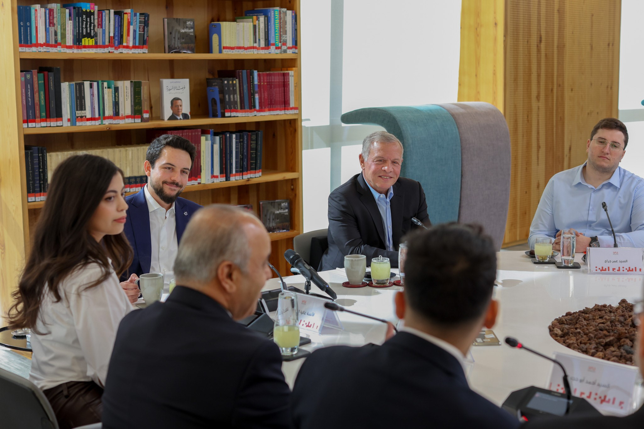 عاجل | جلالة الملك يزور جامعة الحسين التقنية ويشيد بنموذجها التعليمي المتميز.