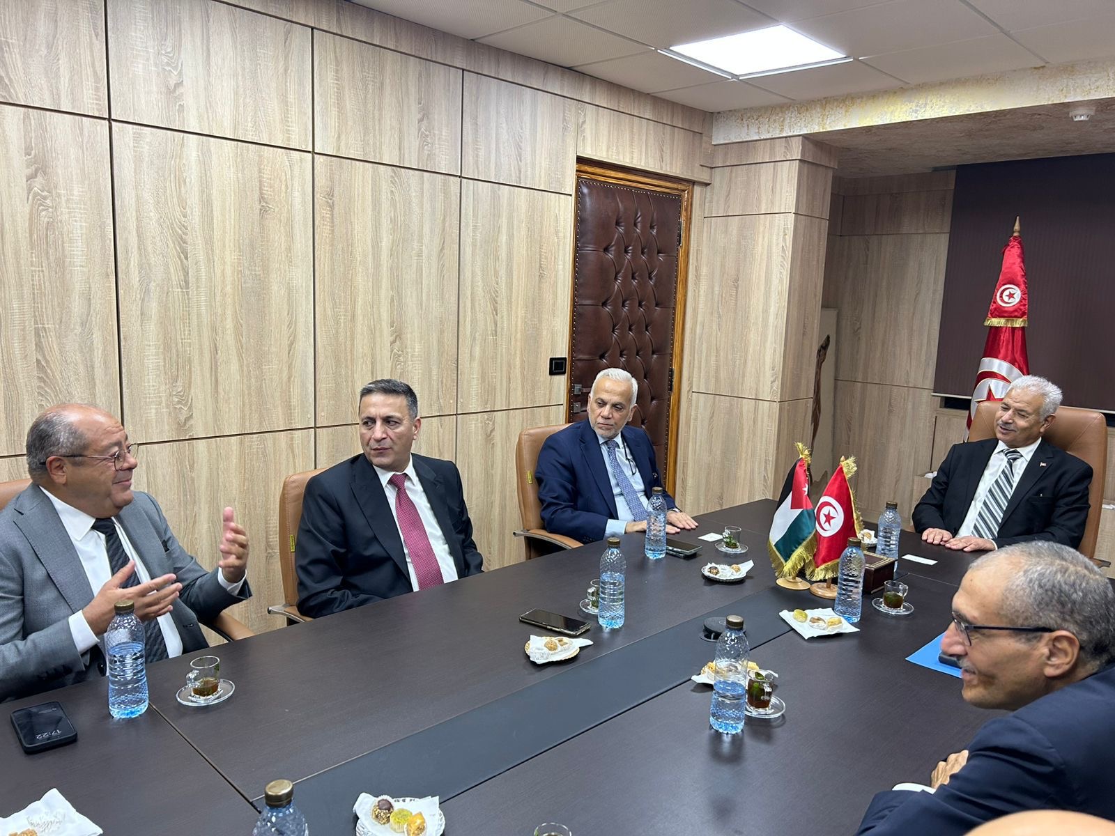 وزير التجارة التونسي يستقبل وفد الأسواق الحرة الأردنية ويؤكد الآفاق واسعة في مجالات التعاون
