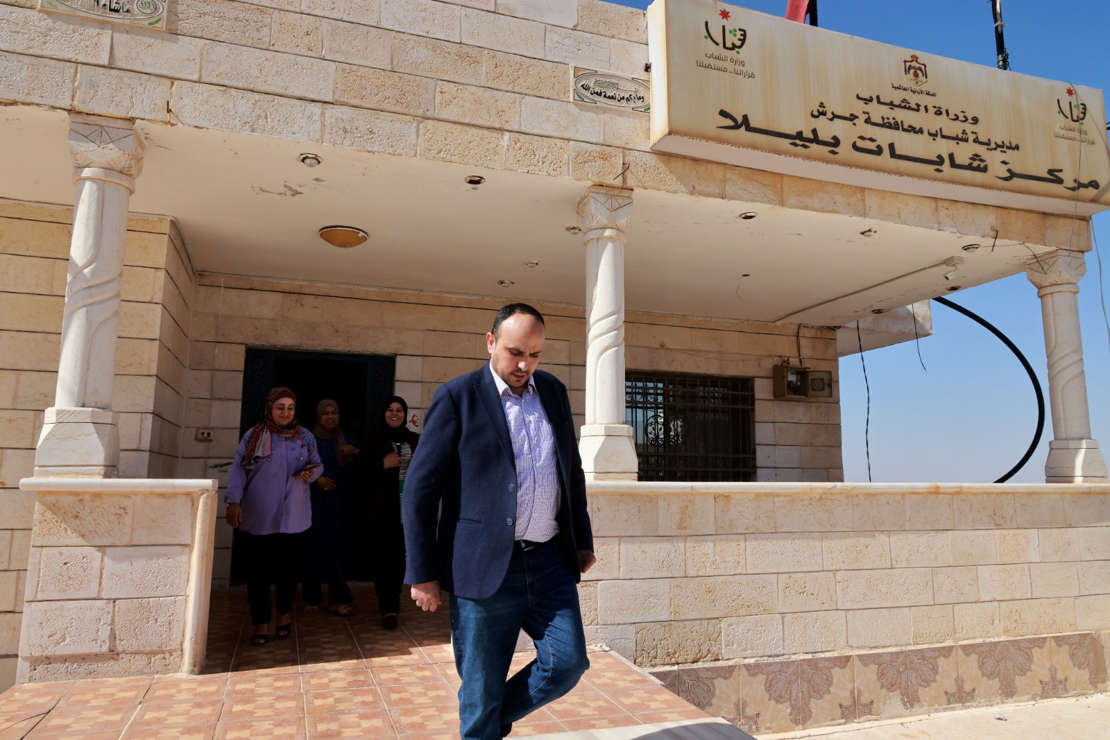 صورة حول : وزير الشباب يجري زيارات مفاجئة لمنشآت رياضية في اربد وجرش وزير الشباب يجري زيارات مفاجئة لمنشآت رياضية في اربد وجرش