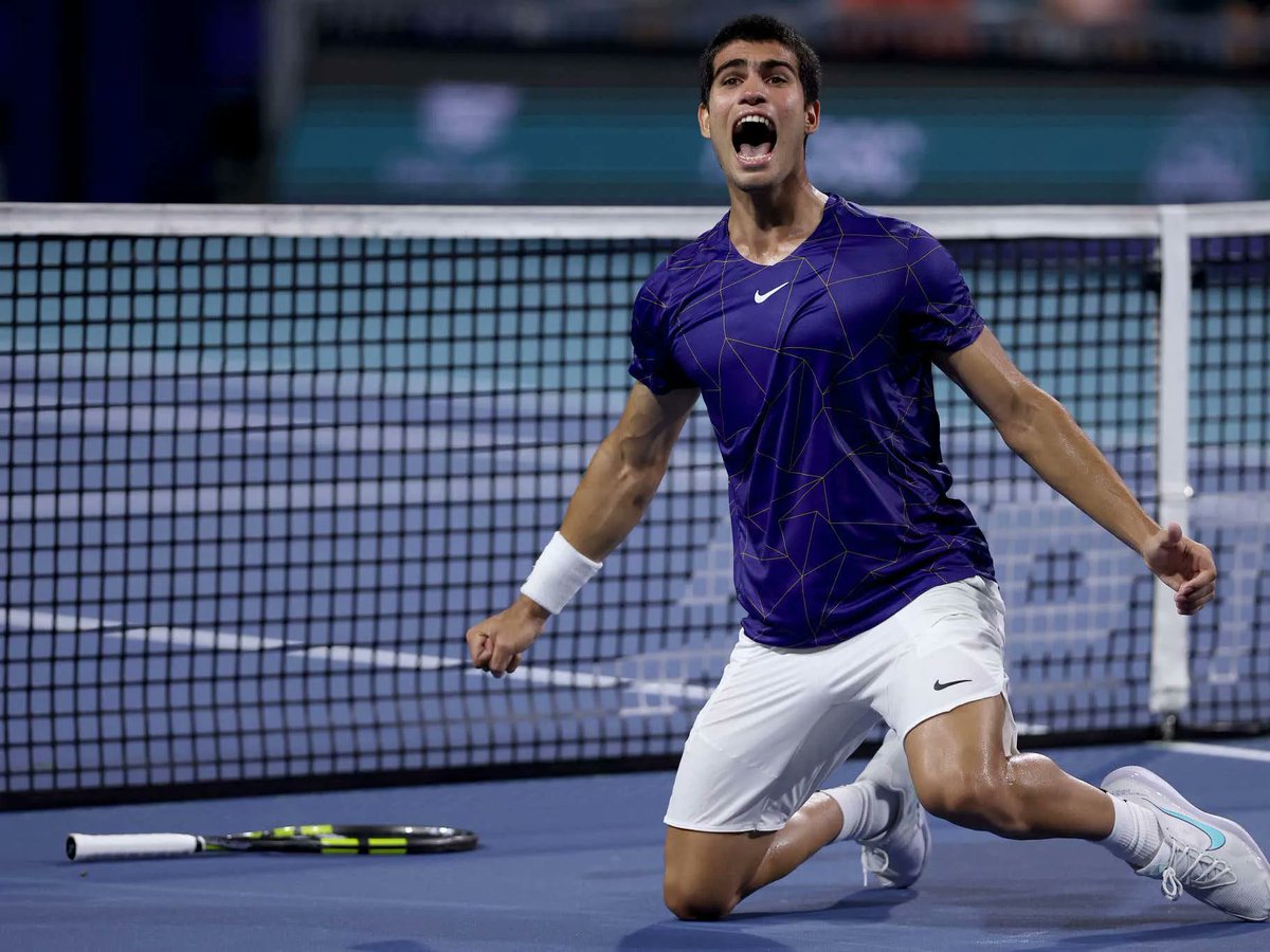 الاسباني ألكاراز يتجاوز ميدفيديف إلى نهائي بطولة الصين المفتوحة