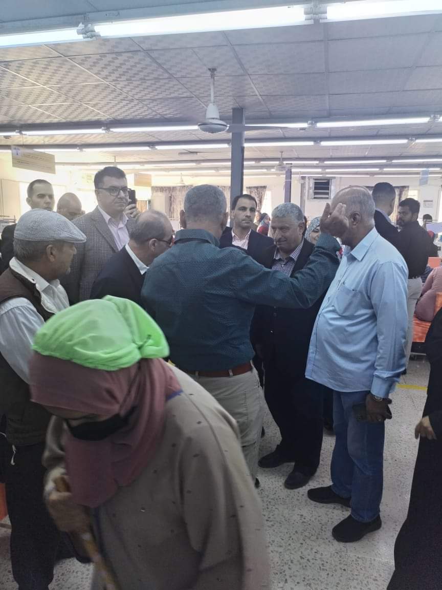 بالصور حسان يزور مصنعا للألبسة في مغير السرحان