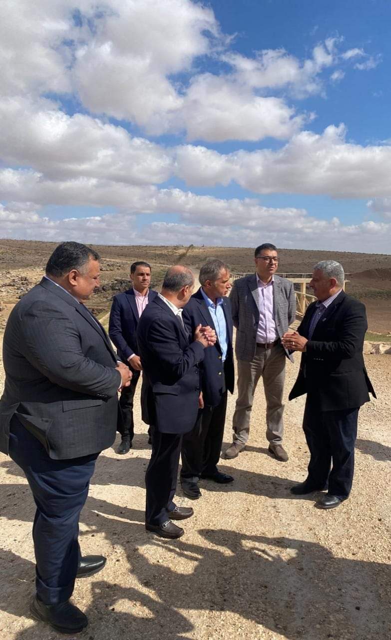 بالصور حسان يزور مصنعا للألبسة في مغير السرحان