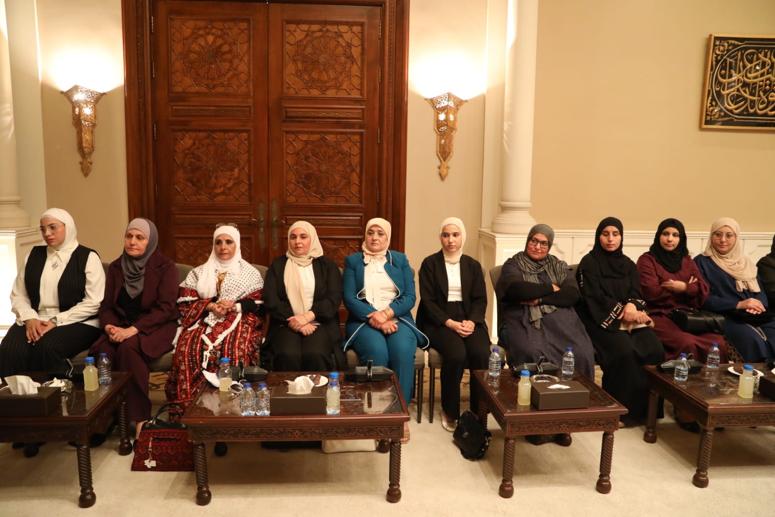 عاجل | رئيس الديوان الملكي الهاشمي يلتقي وفدا نسائيا من الزرقاء