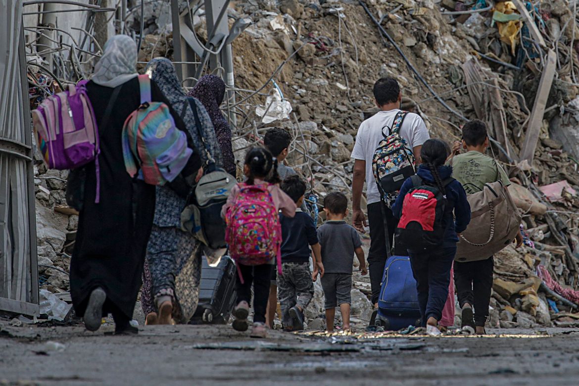 منظمات إنسانية : 100 ألف شخص نزحوا من شمالي القطاع إلى مدينة غزة