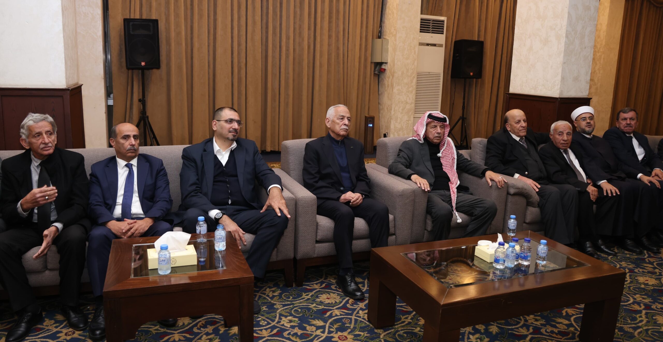 مندوبا عن الملك وولي العهد.. العيسوي يعزي عشيرتي الحنيفات والمحارمة*