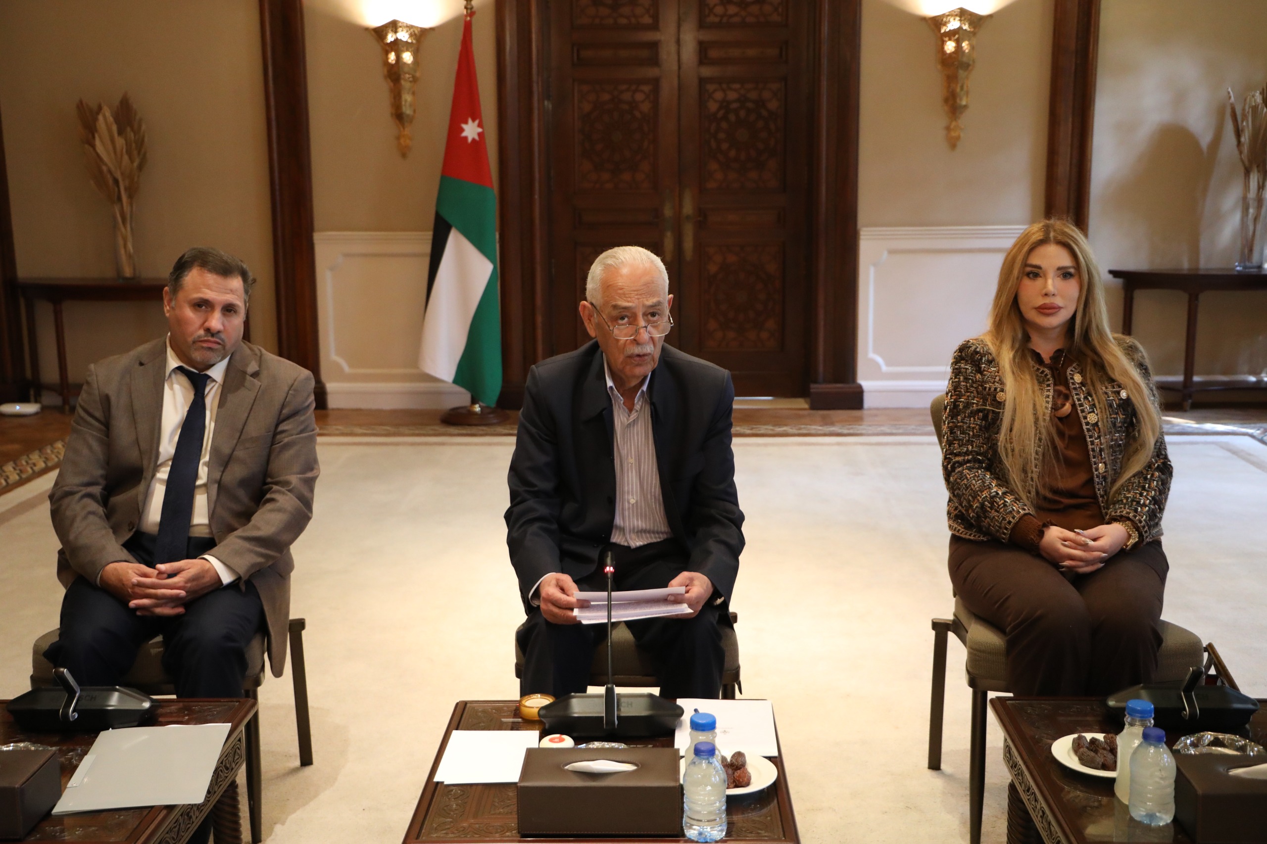 رئيس الديوان الملكي يلتقي مجموعة القلعة الإعلامية