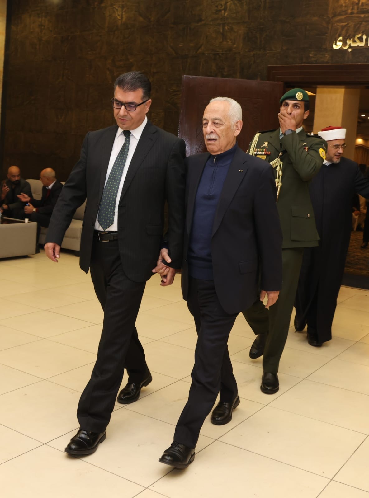 صورة حول : مندوبا عن الملك وولي العهد.. العيسوي يعزي عشيرتي الحنيفات والمحارمة* مندوبا عن الملك وولي العهد.. العيسوي يعزي عشيرتي الحنيفات والمحارمة*