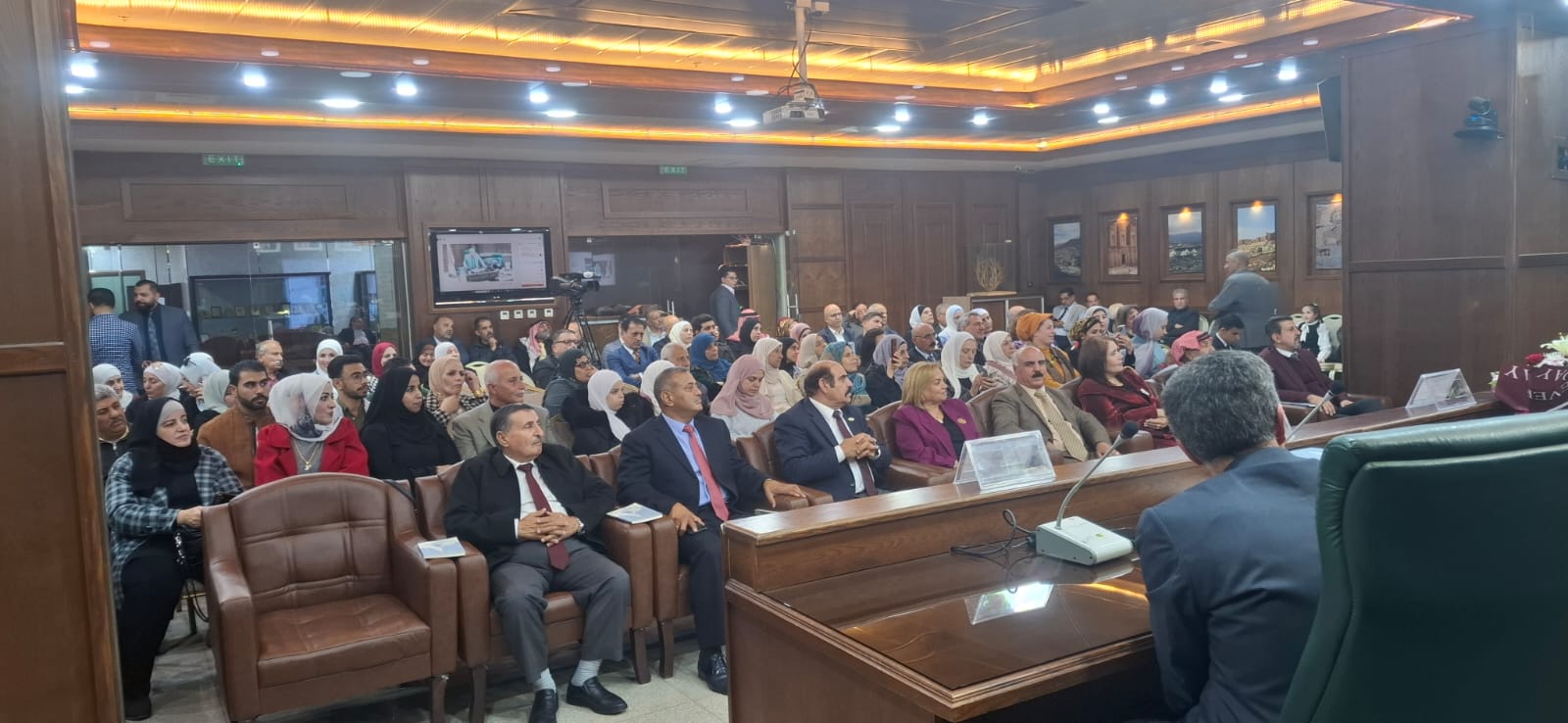 الشريفة بدور ترعى اشهار كتاب للكاتبة شريفة الشواورة بالمكتبة الوطنية