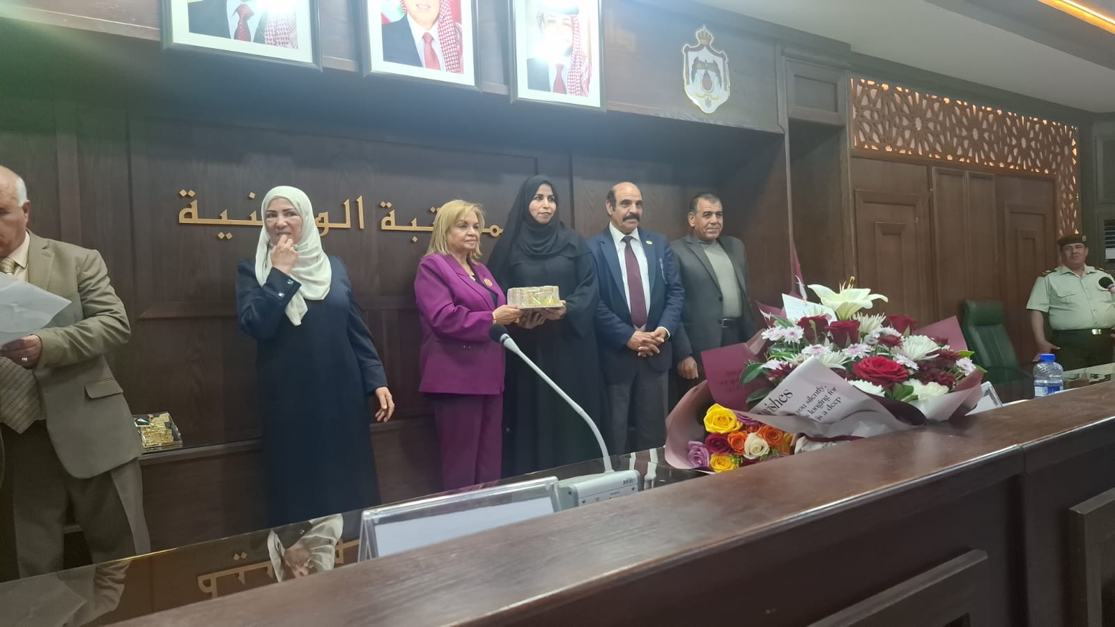 الشريفة بدور ترعى اشهار كتاب للكاتبة شريفة الشواورة بالمكتبة الوطنية