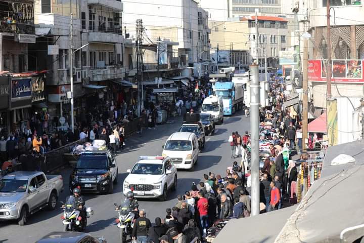 بالفيديو: قافلة المساعدات الأردنية إلى غزة: نبض الإنسانية في وجه الألم