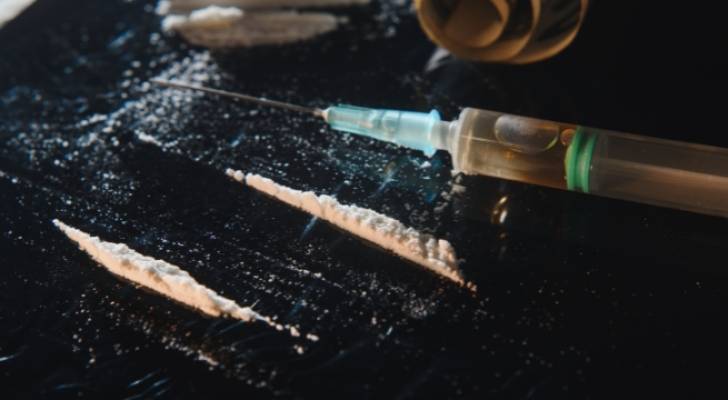 صورة حول : الإدمان والمخدرات: تحديات صحية واجتماعية في الشرق الأوسط الإدمان والمخدرات: تحديات صحية واجتماعية في الشرق الأوسط