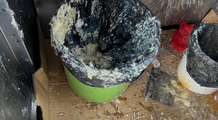 عاجل | حملة واسعة في إربد تغلق محال مخالفة (بالصور)