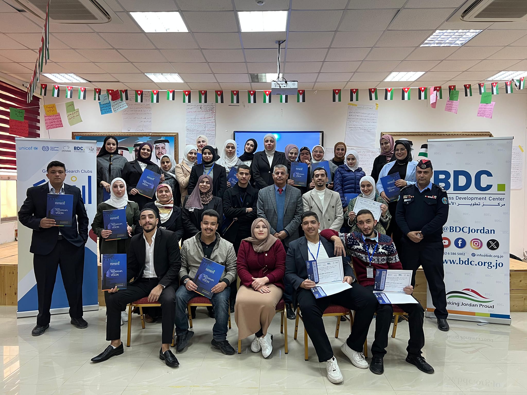 مركز شابات المزار الشمالي ينفذ برنامج “اسْعَ” لدعم الباحثين عن العمل