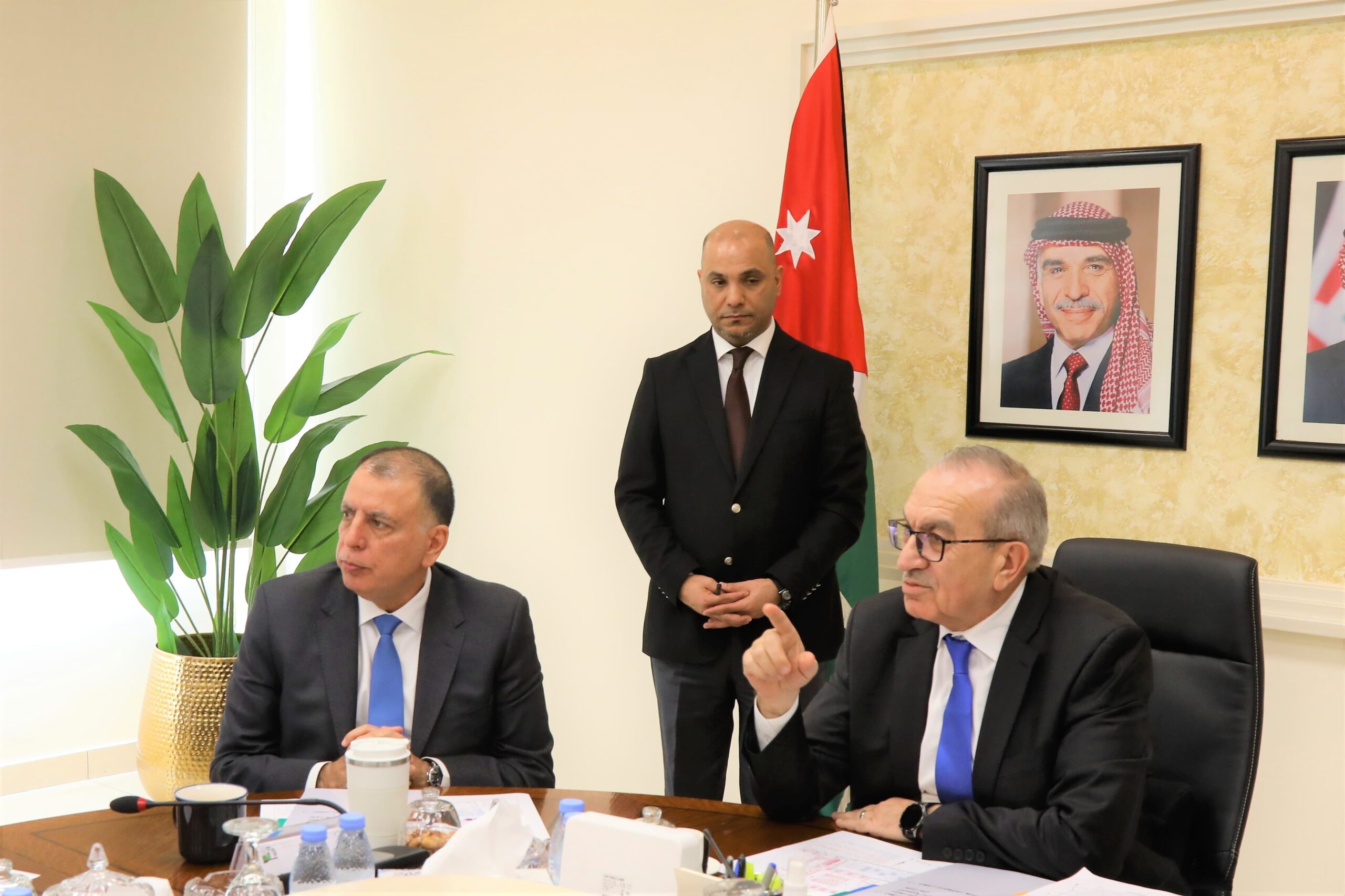 صورة حول : “بحث تطوير معبري الكرامة وجابر الحدوديين بين وزيري الأشغال والداخلية” “بحث تطوير معبري الكرامة وجابر الحدوديين بين وزيري الأشغال والداخلية”