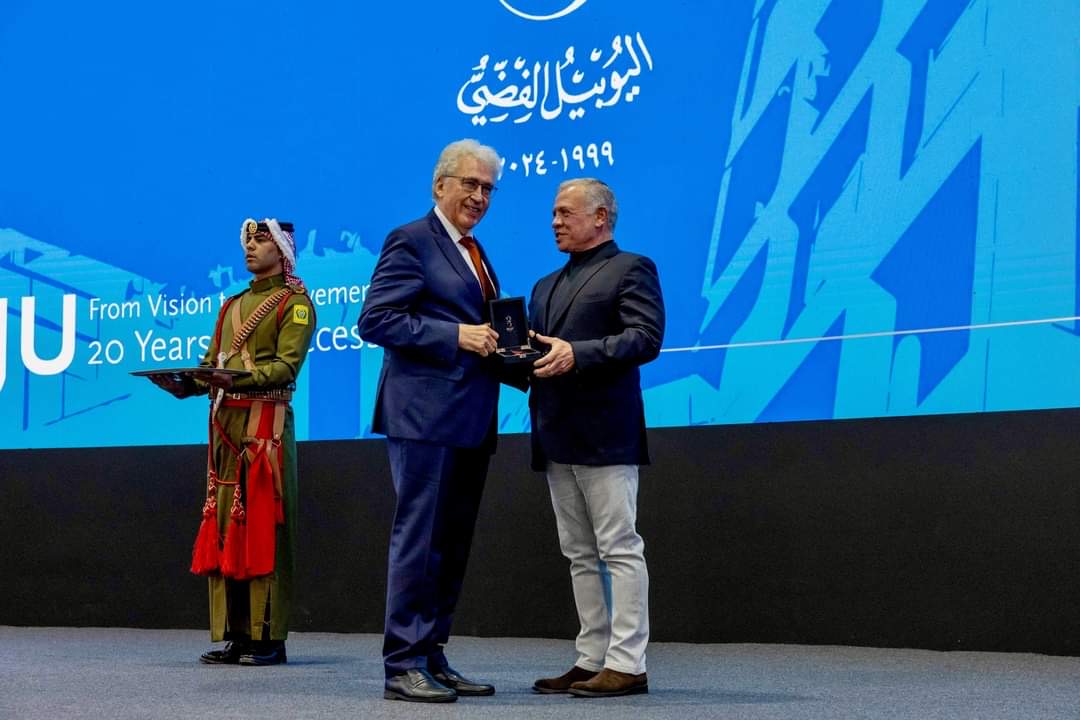 صورة حول : بالفيديو...الملك يفتتح مجمع التكنولوجيا والبحث والابتكار في الجامعة الألمانية الأردنية بالفيديو...الملك يفتتح مجمع التكنولوجيا والبحث والابتكار في الجامعة الألمانية الأردنية