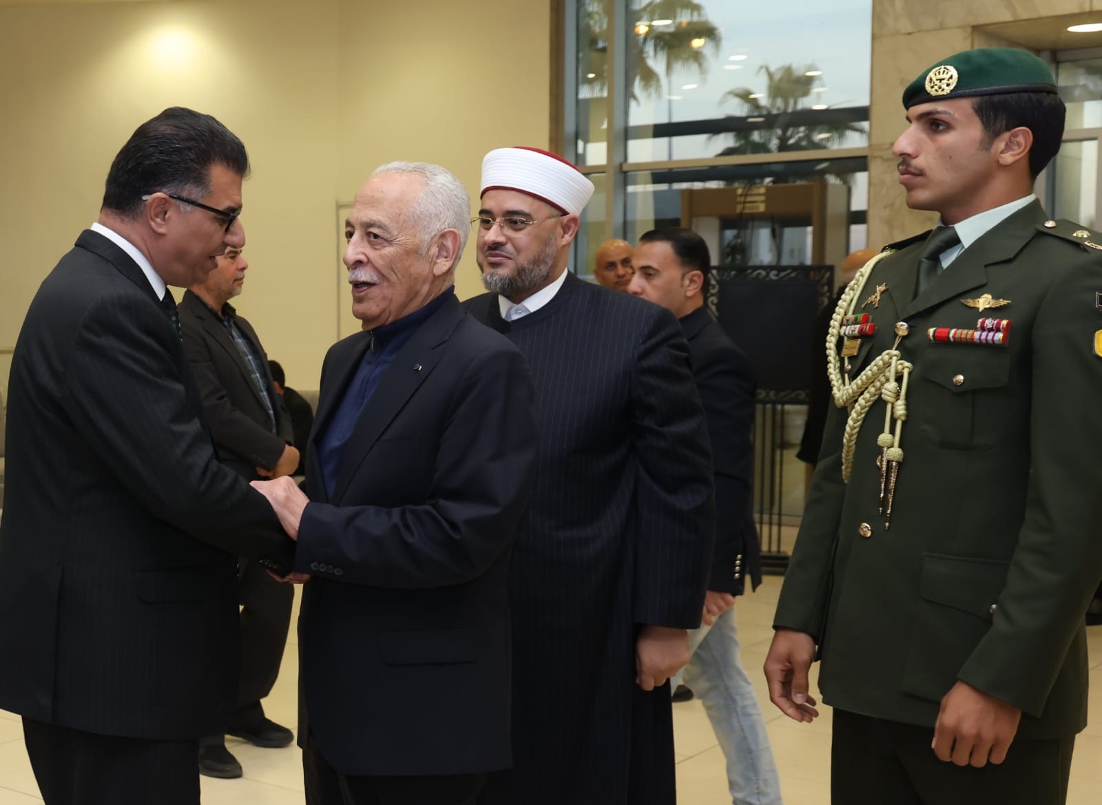 مندوبا عن الملك وولي العهد.. العيسوي يعزي عشيرتي الحنيفات والمحارمة*