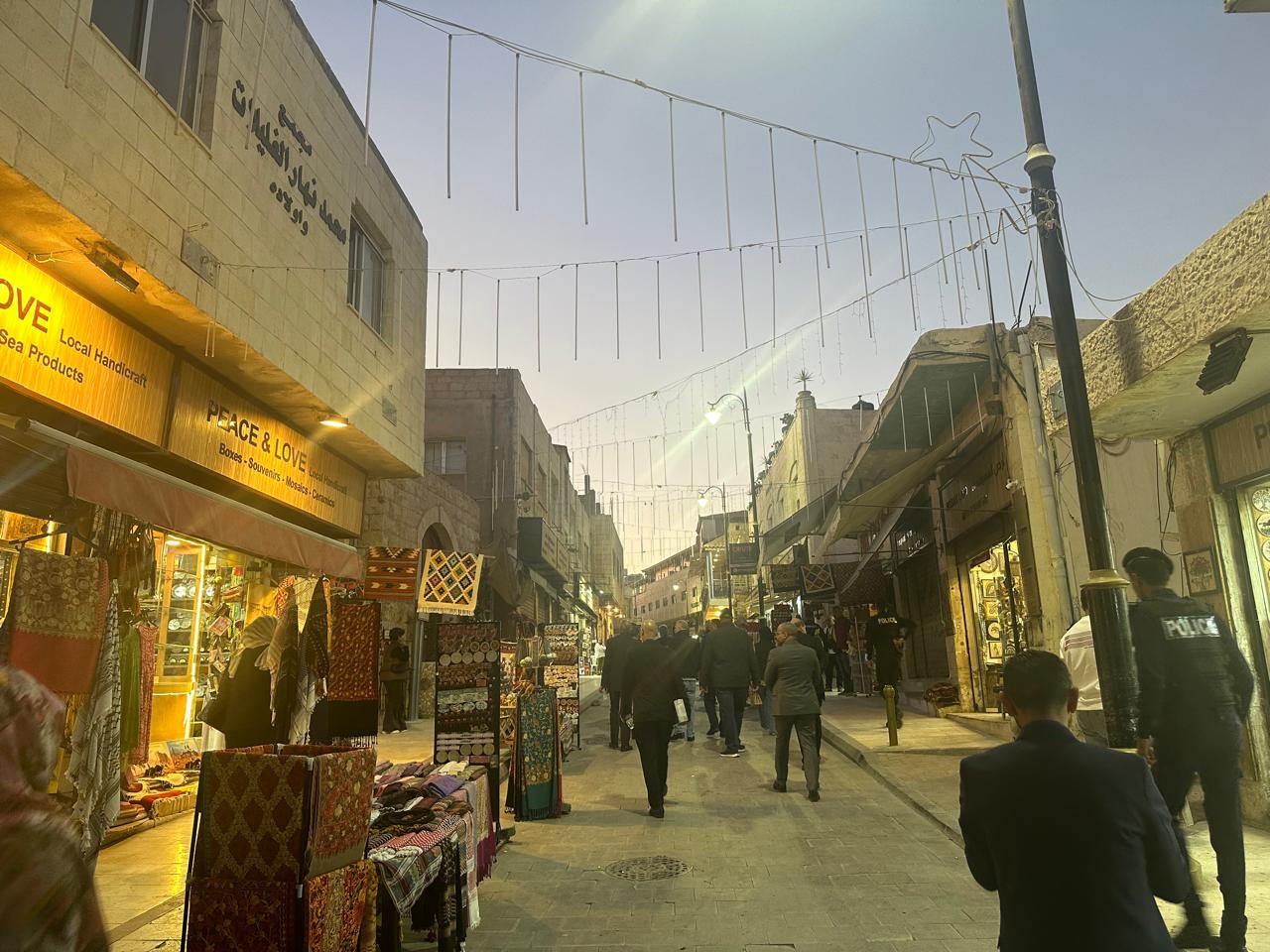 بالفيديو والصور ... شتيوي يكرم أعضاء اتحاد المجالس الاقتصادية والعربية في مطعم سياحي وينظم لهم جولة سياحية بمادبا