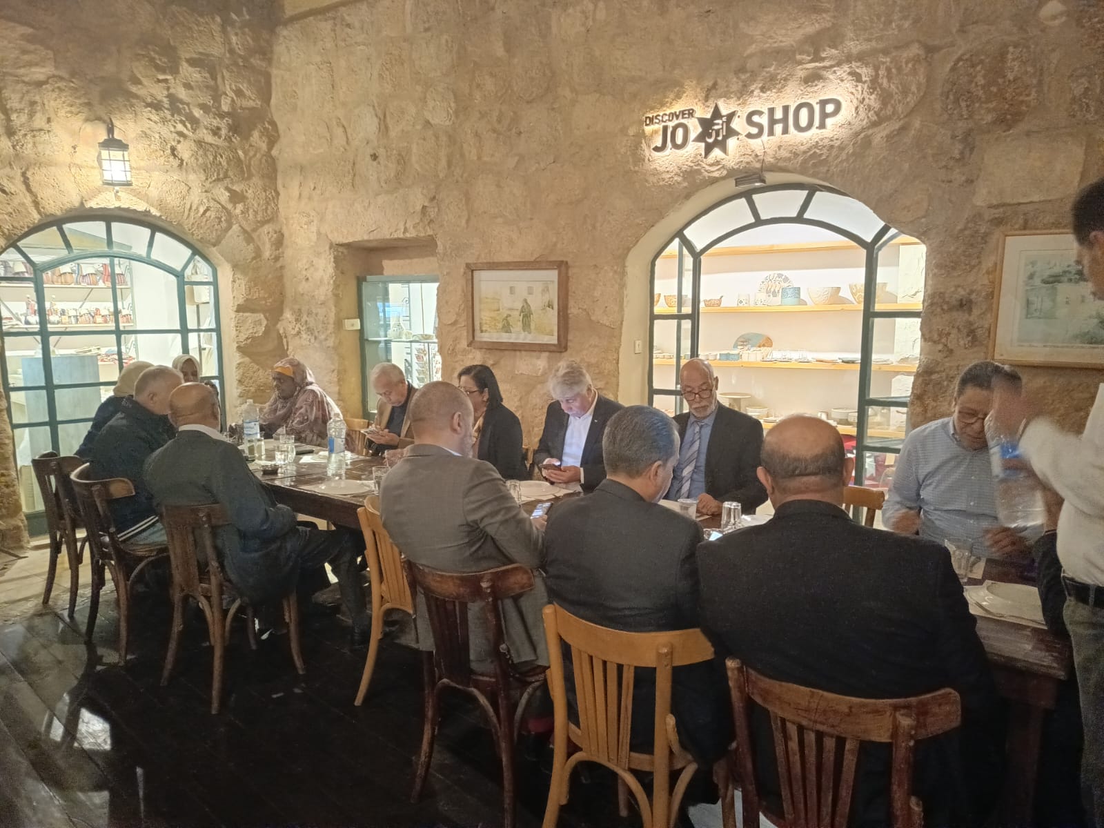 بالفيديو والصور ... شتيوي يكرم أعضاء اتحاد المجالس الاقتصادية والعربية في مطعم سياحي وينظم لهم جولة سياحية بمادبا