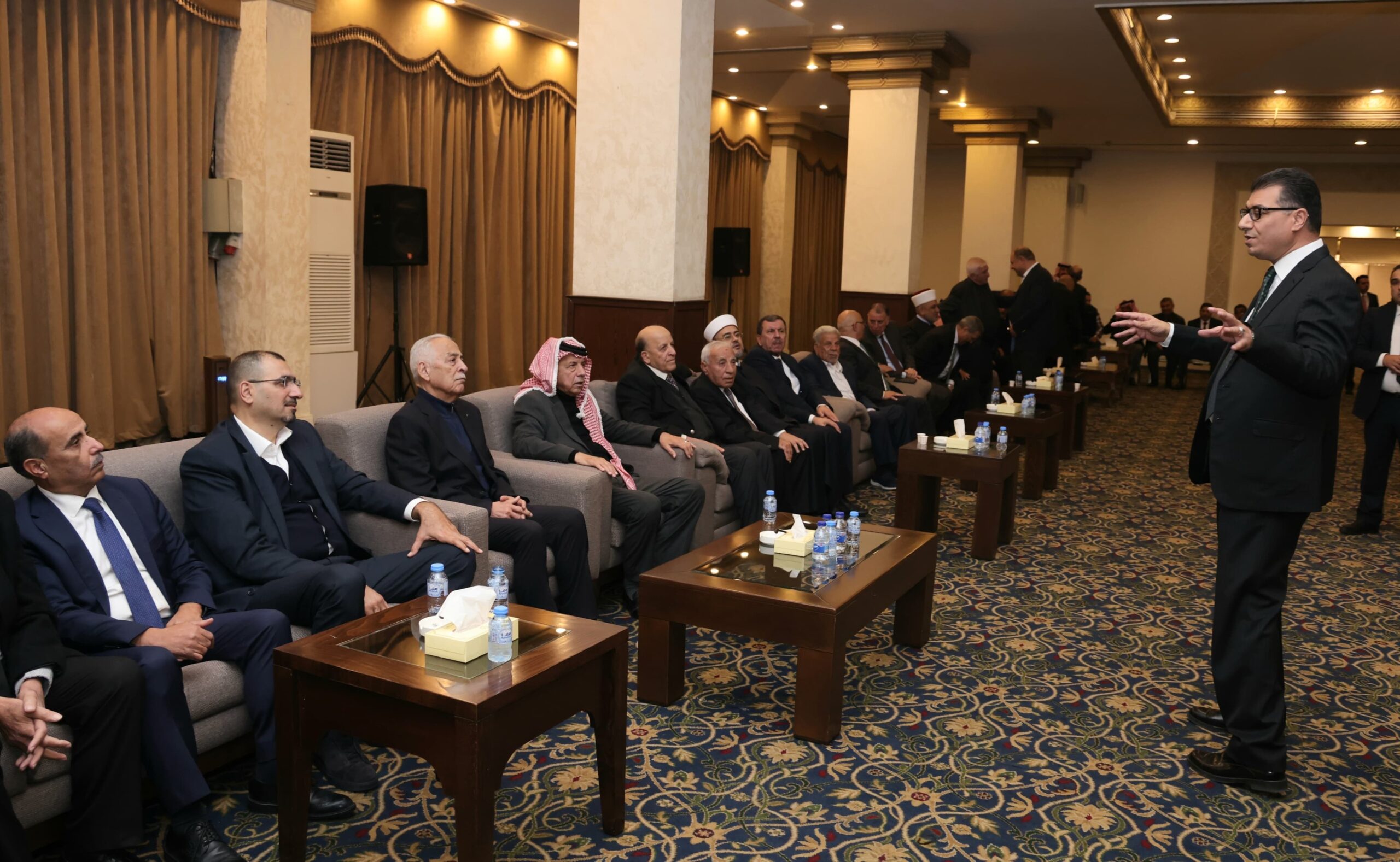 مندوبا عن الملك وولي العهد.. العيسوي يعزي عشيرتي الحنيفات والمحارمة*