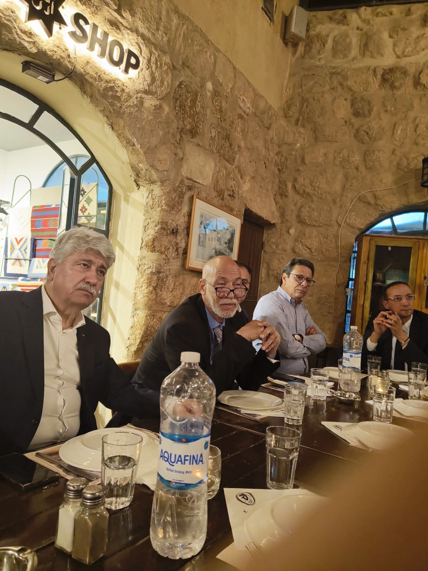 بالفيديو والصور ... شتيوي يكرم أعضاء اتحاد المجالس الاقتصادية والعربية في مطعم سياحي وينظم لهم جولة سياحية بمادبا