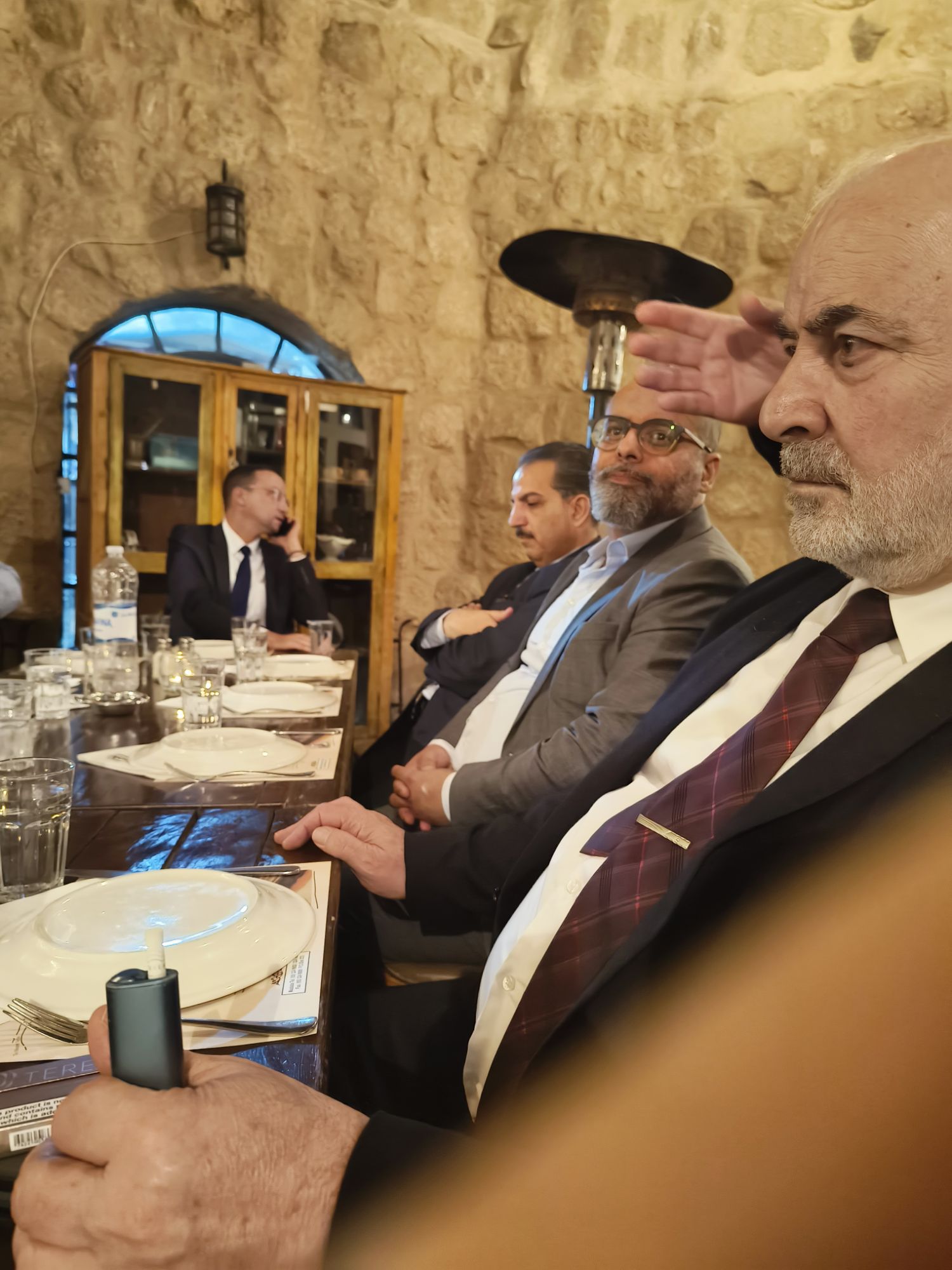 بالفيديو والصور ... شتيوي يكرم أعضاء اتحاد المجالس الاقتصادية والعربية في مطعم سياحي وينظم لهم جولة سياحية بمادبا