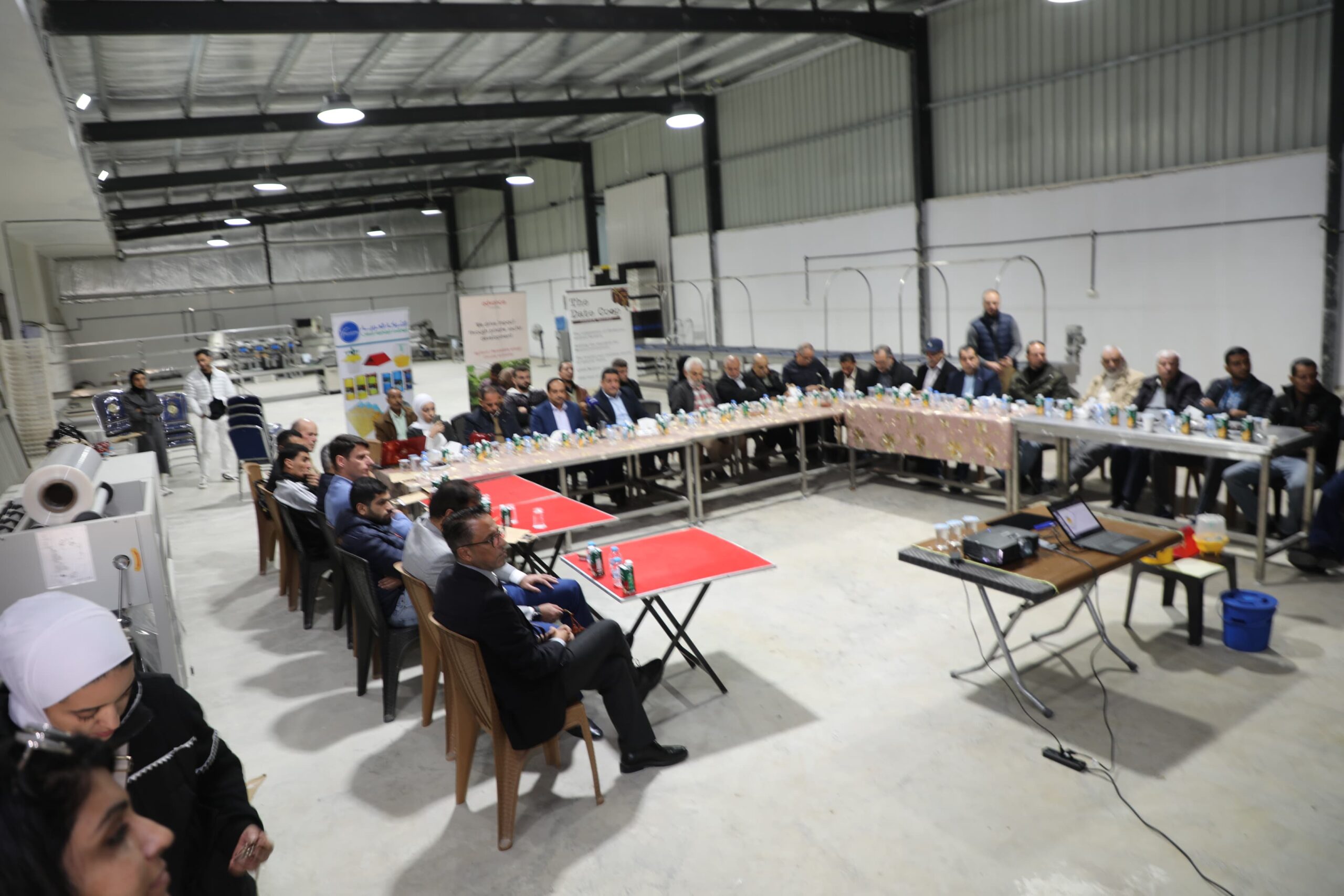 وزارة الزراعة وادفانس كونسلتنج يطلقان حملة لقطاع التمور