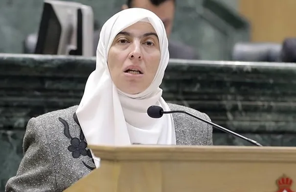 ما نوعية الاسئلة التي وجهتها طهبوب لجعفر حسان ؟