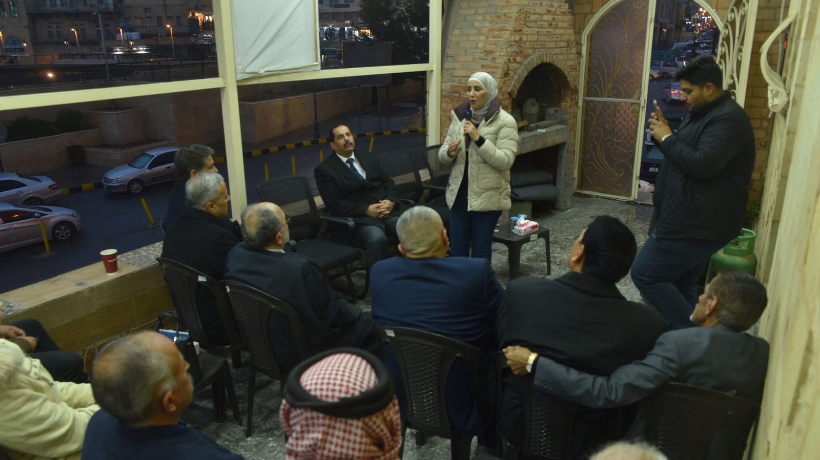 صورة حول : نواب حزب الاتحاد الوطني الأردني يلتقون أعضاء الحزب لمناقشة القضايا الوطنية نواب حزب الاتحاد الوطني الأردني يلتقون أعضاء الحزب لمناقشة القضايا الوطنية