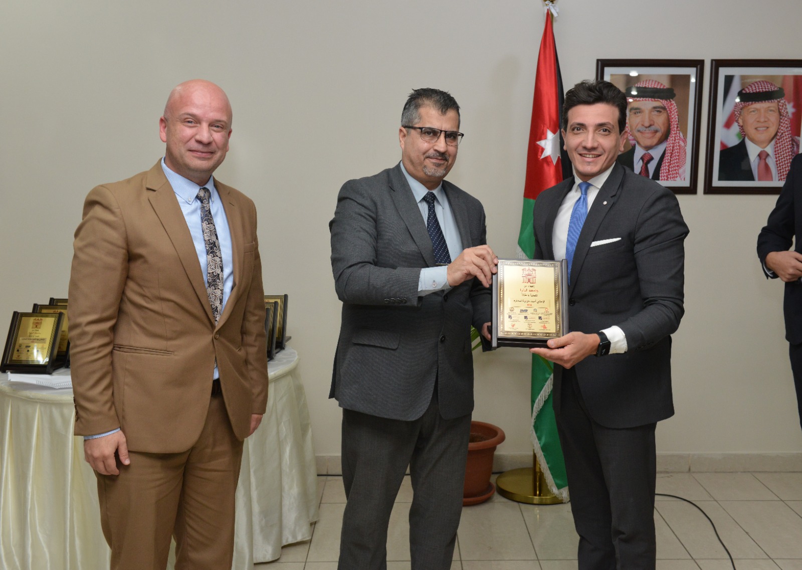 صورة حول : جامعة البترا تكرم خريجيها من الرياضيين والعاملين في القطاع الرياضي جامعة البترا تكرم خريجيها من الرياضيين والعاملين في القطاع الرياضي