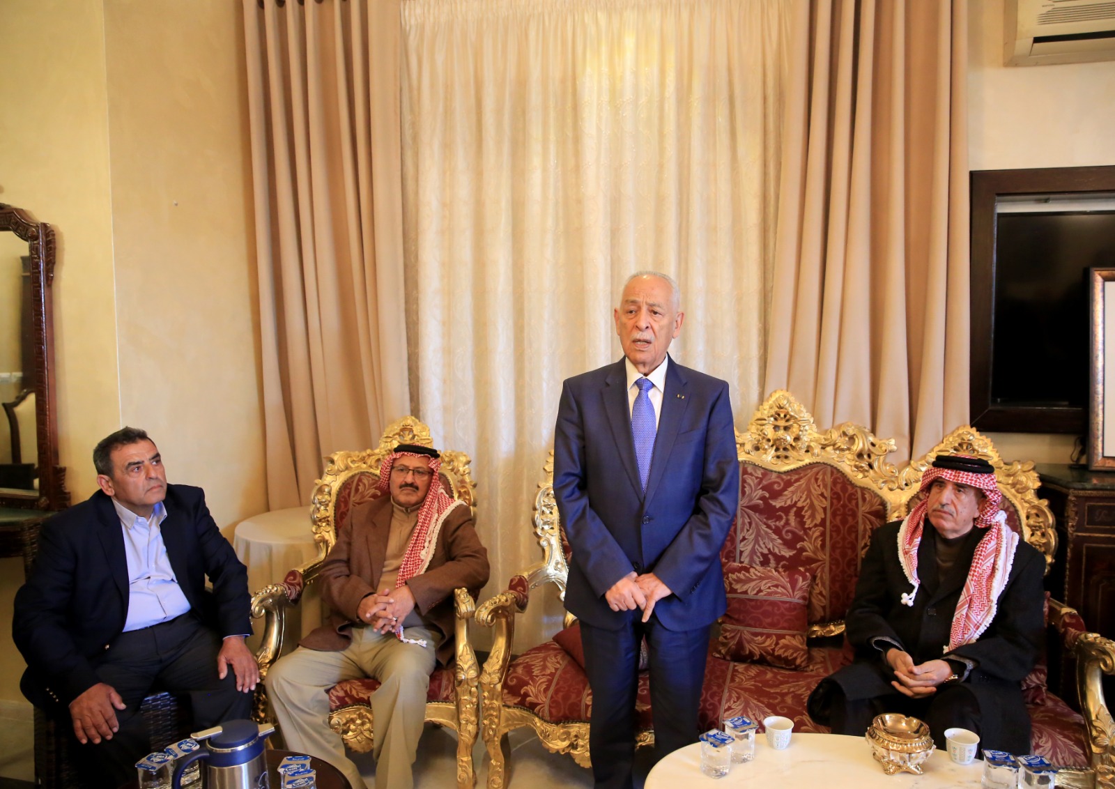 صورة حول : عاجل| مندوبا عن الملك وولي العهد.. العيسوي يعزي عشائر العبداللات والعوران وأبو رمان عاجل| مندوبا عن الملك وولي العهد.. العيسوي يعزي عشائر العبداللات والعوران وأبو رمان