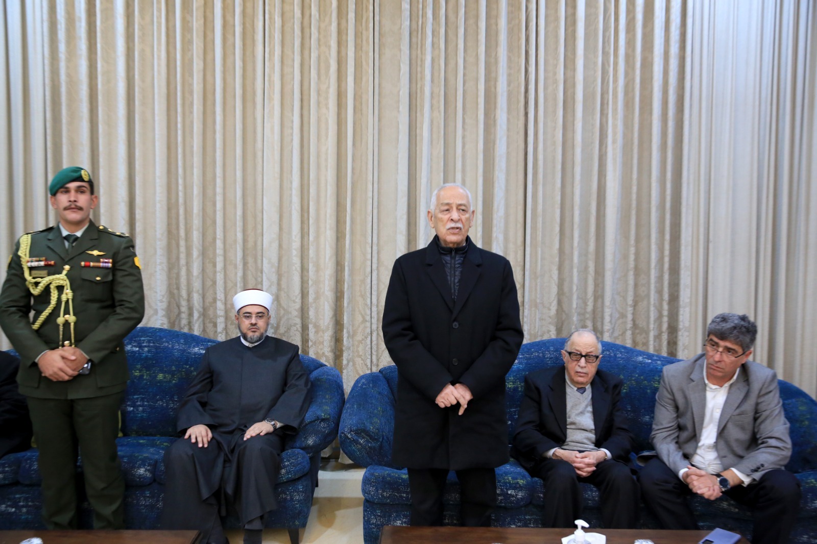 صورة حول : عاجل | مندوبا عن الملك وولي العهد.. العيسوي يعزي عشيرتي المساعدة والقيّام عاجل | مندوبا عن الملك وولي العهد.. العيسوي يعزي عشيرتي المساعدة والقيّام