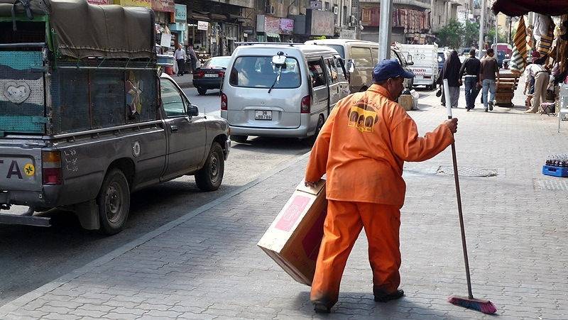 صورة حول : "عامل نظافة يتولى مسؤولية مالية حساسة في وزارة الشباب دون تفويض رسمي" "عامل نظافة يتولى مسؤولية مالية حساسة في وزارة الشباب دون تفويض رسمي"