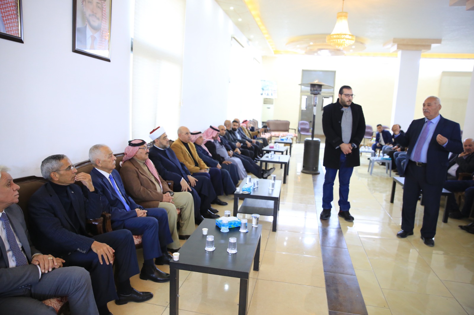 صورة حول : عاجل| مندوبا عن الملك وولي العهد.. العيسوي يعزي عشائر العبداللات والعوران وأبو رمان عاجل| مندوبا عن الملك وولي العهد.. العيسوي يعزي عشائر العبداللات والعوران وأبو رمان