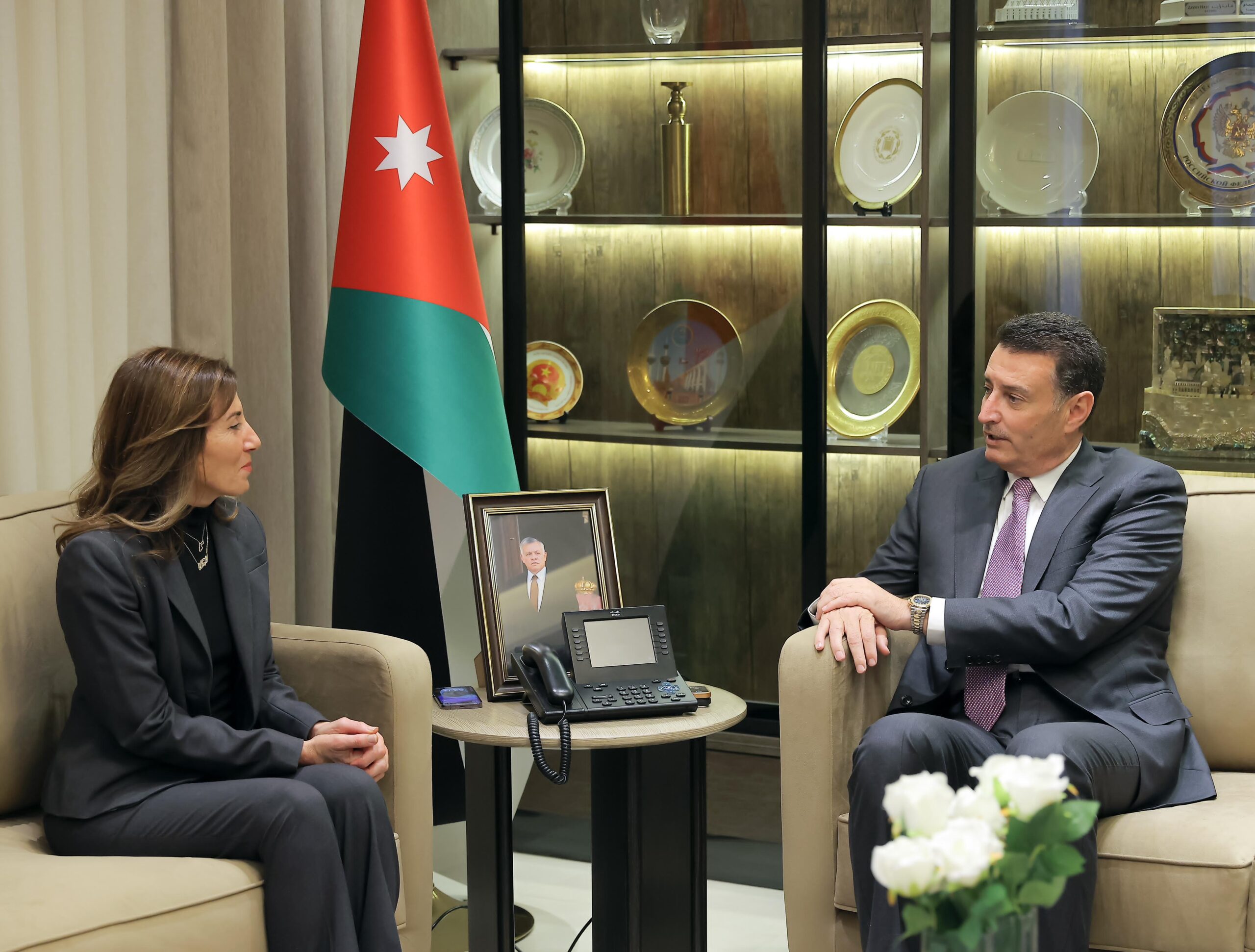 عاجل | الصفدي يتسلم نسخة التقرير السنوي لحالة حقوق الإنسان في المملكة