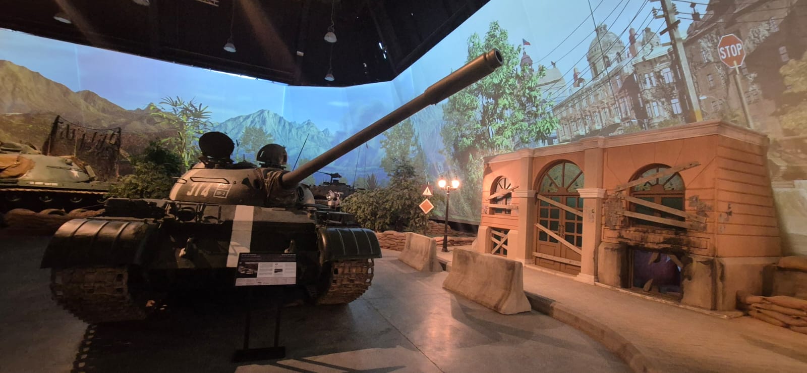 متحف الدبابات الملكي يفتتح قاعة "تجربة الحرب الباردة" الجديدة