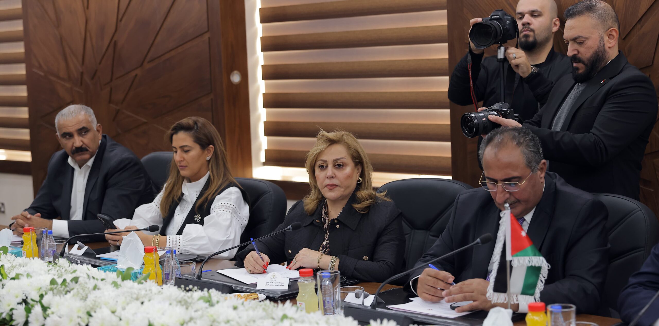 صورة حول : عاجل | الصفدي والمشهداني يجريان مباحثات برلمانية أردنية عراقية مشتركة عاجل | الصفدي والمشهداني يجريان مباحثات برلمانية أردنية عراقية مشتركة