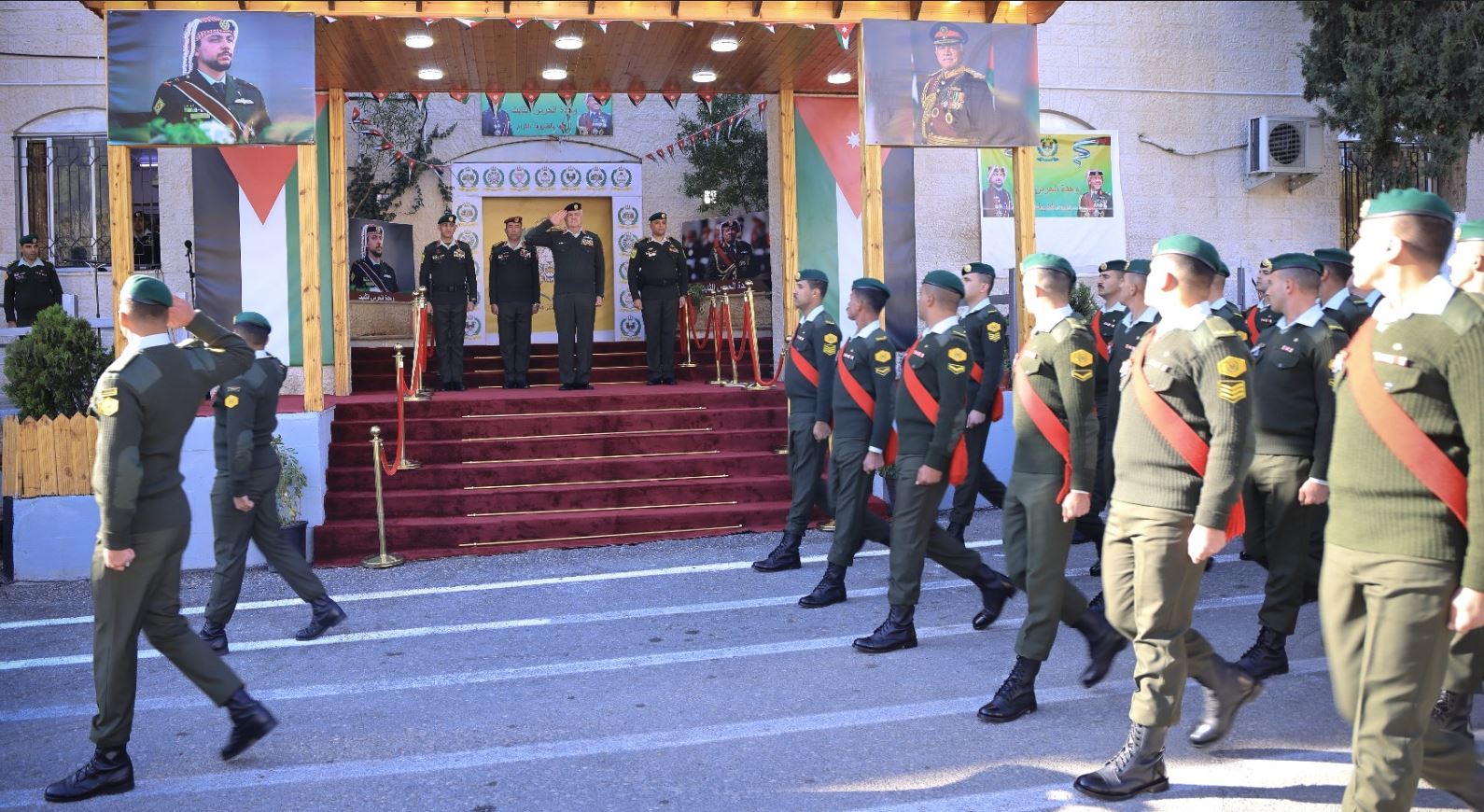 رئيس هيئة الأركان المشتركة يزور قيادة الحرس الملكي الخاص