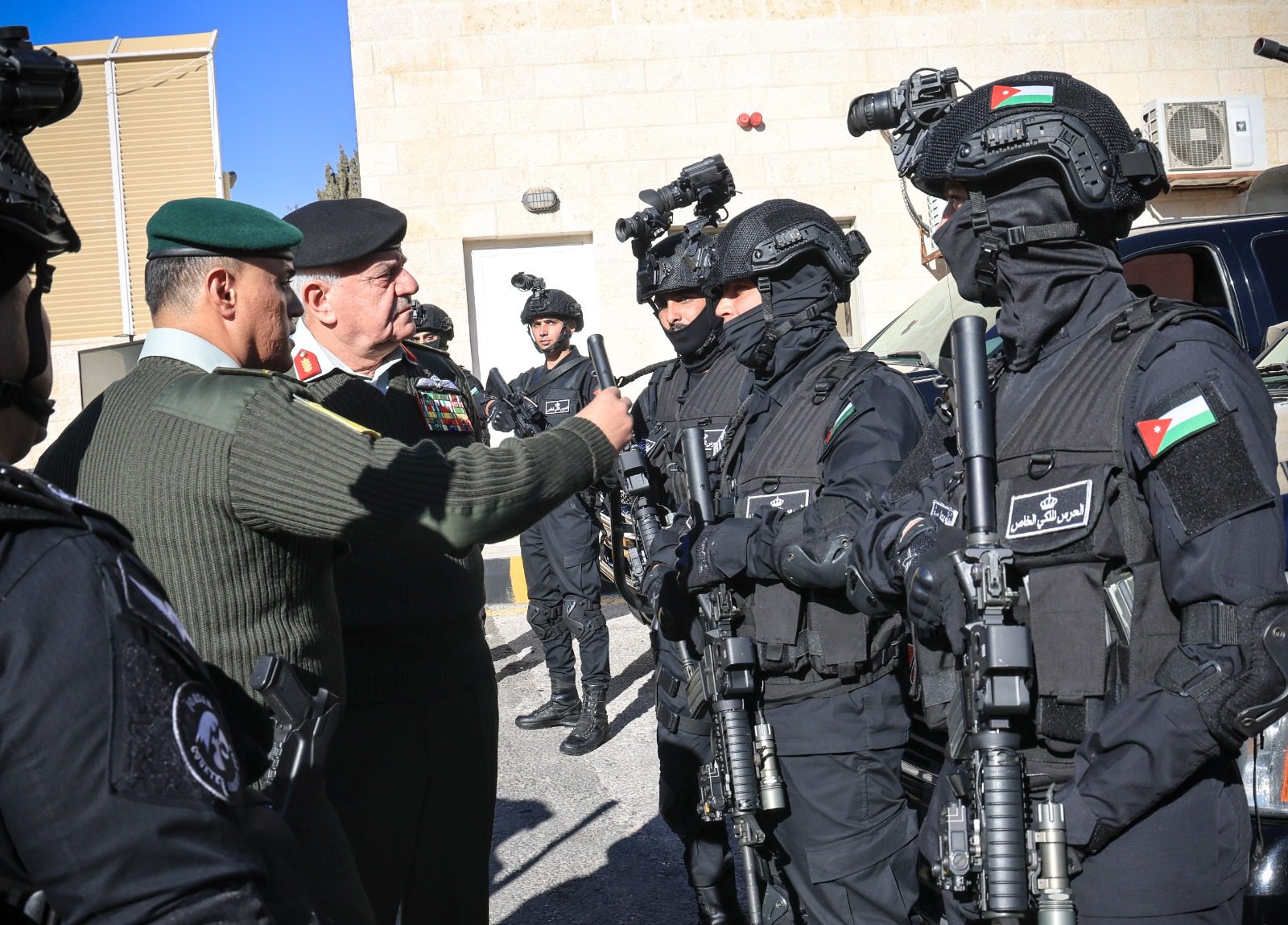 رئيس هيئة الأركان المشتركة يزور قيادة الحرس الملكي الخاص