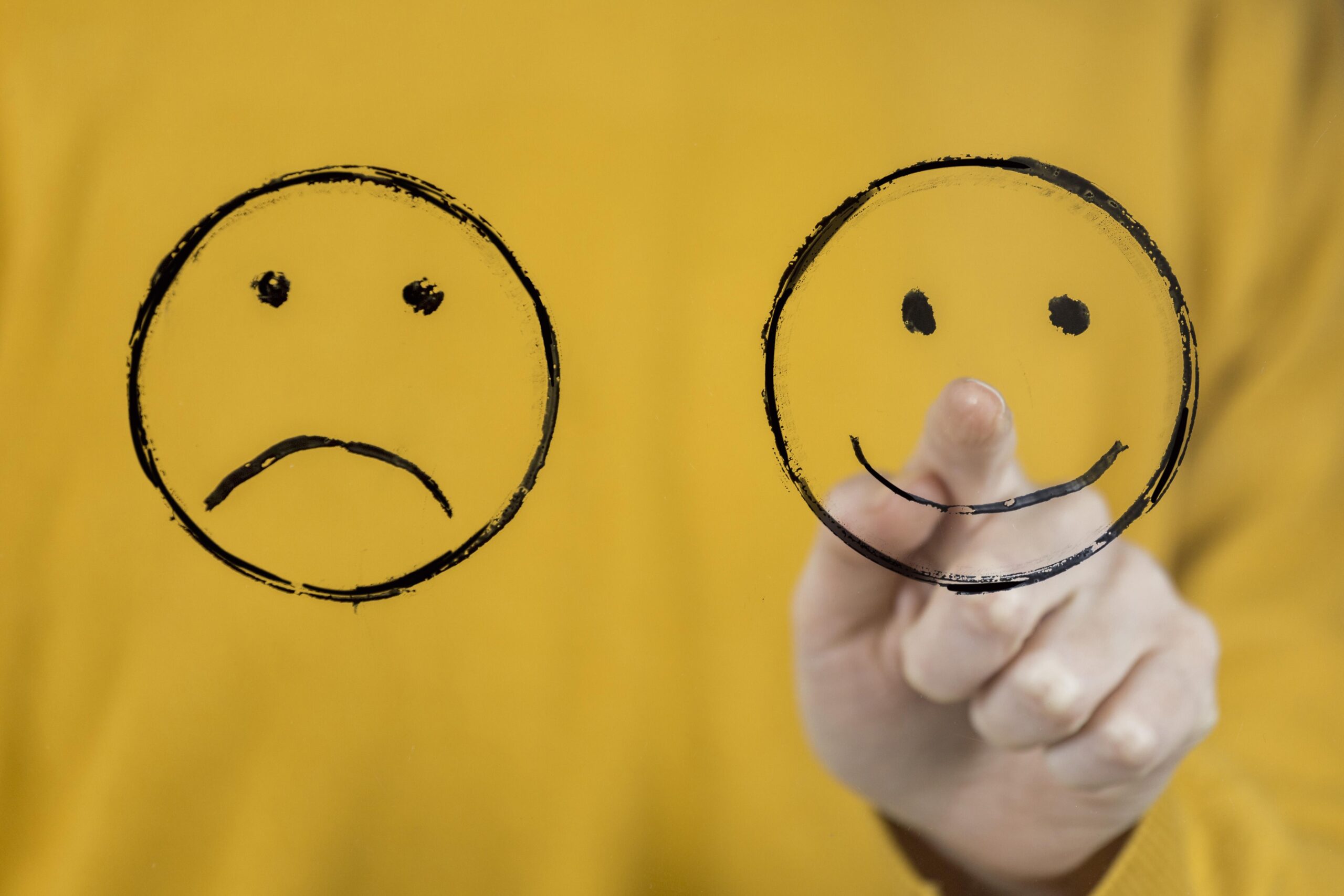 هل تعلم أنك قد تكون مصابًا بالاكتئاب المبتسم؟ إليك الدلائل..