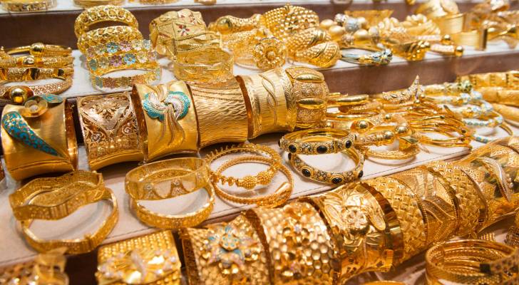 اسعار الذهب تنخفض بشكل كبير اليوم السبت